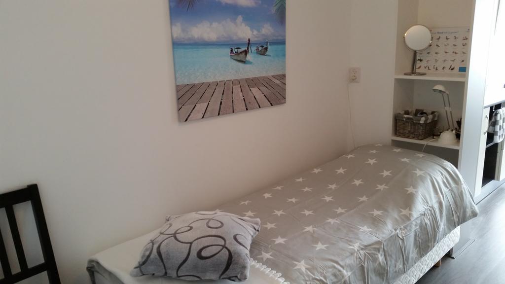 Homestay Bij Aelita Ден-Бург Экстерьер фото